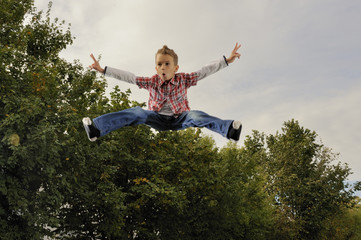 Kind fliegt