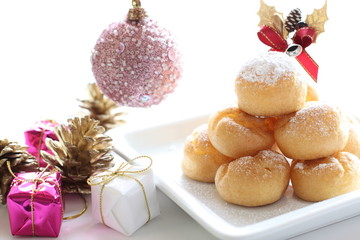 Christmas ornament and dessert