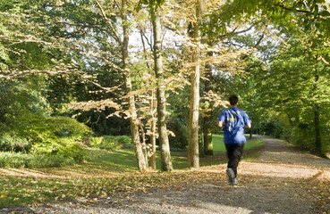 Fototapeta na wymiar jogging w parku