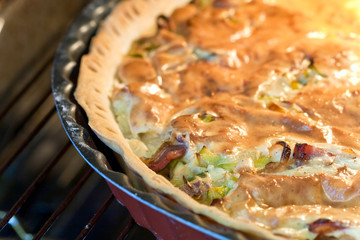 Quiche lorraine sortant du four