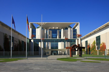 Fototapeta premium Kanzleramt Berlin im Herbst