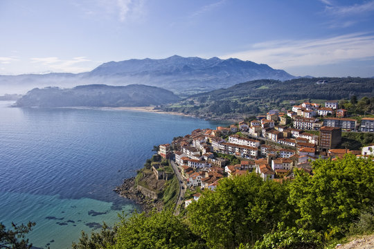 Lastres y la costa asturiana