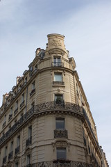 Fototapeta na wymiar Immeuble du 16 me arrondissement à Paris