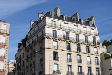 Fototapeta na wymiar Immeuble de standing du 16 me arrondissement à Paris