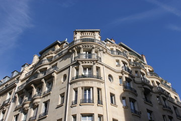 Fototapeta na wymiar Immeuble ancien du 16 me arrondissement à Paris
