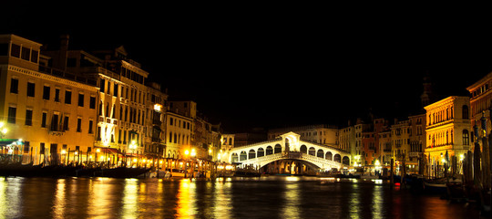 Rialtobrücke in Venedig, Italien