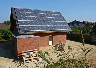 Neubau mit Solaranlage