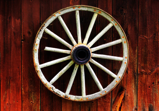rustic wagon wheel