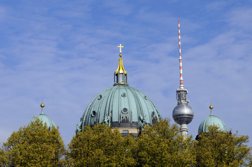 Fototapeta na wymiar Berliner Dom und Fernsehturm
