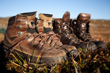 Zwei paar Wanderschuhe in Lappland