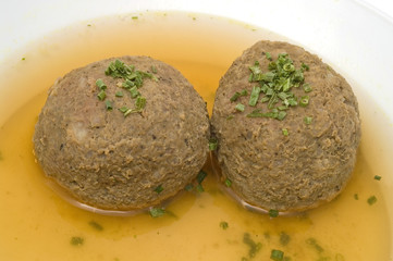 Leberknödelsuppe
