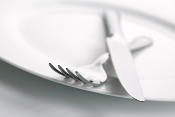 Dinner plate, knife and fork silverware