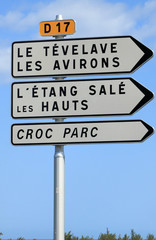 panneau d'indications routières
