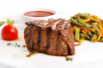 Grilled steak with vegetables