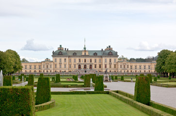 Fototapeta na wymiar Drottningholms Pałac w mieście Sztokholm