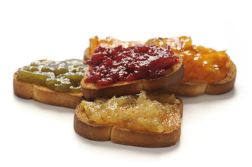 Marmellate su fette biscottate