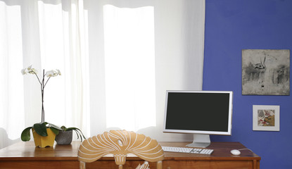 tavolo di casa, in apartamento moderno © alexandre zveiger