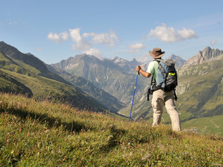 Fototapeta na wymiar Hiking in Alps