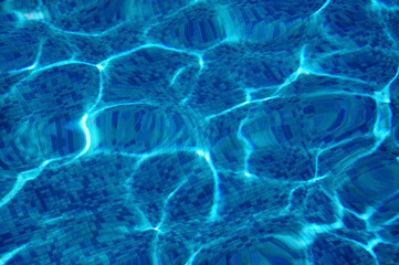 Fototapeta na wymiar The Sun reflected in the water of the swimming pool