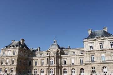 Fototapeta na wymiar Le Sénat, palais du Luxembourg à Paris