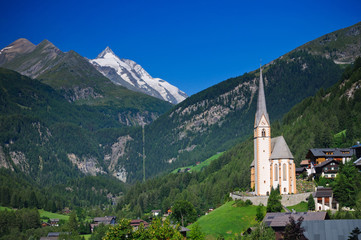 Fototapeta na wymiar Alpine village