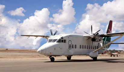 Fototapeta na wymiar Airplane with propellers landing on a desert airport