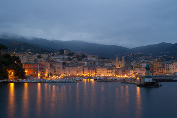 Naklejka premium vieux port de bastia la nuit