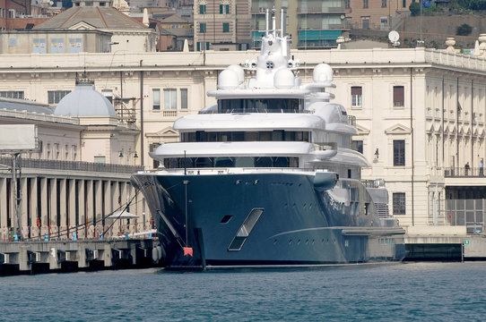 large yacht luxury