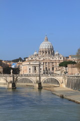 Fototapeta premium Watykan Bazylika Świętego Piotra widziana od strony Tybru w Rzymie