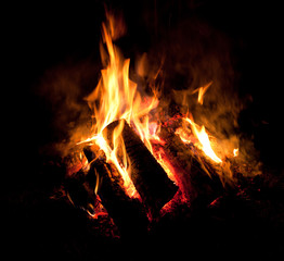 feu flamme bois fagot camping camp soirée veillée aventure