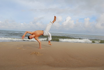 Fototapeta na wymiar capoeira dancer