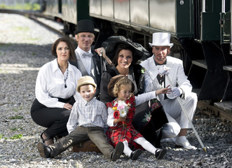 Familie am Bahnhof Nostalgie