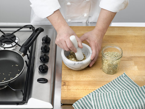 piler les herbes et aromates