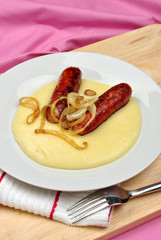 Bratwurst auf Kartoffelpüree