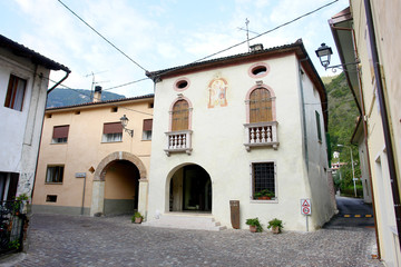 Fototapeta na wymiar Solagna centrum miasta prowincji Vicenza