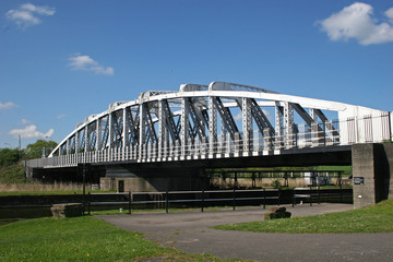 Obraz premium swinging bridge