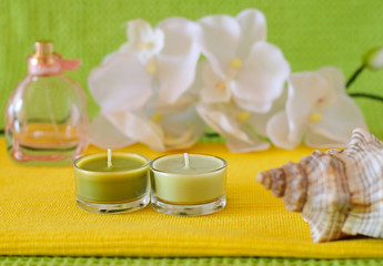 Obraz na płótnie Canvas essential candle, flower in health spa for spa treatment.