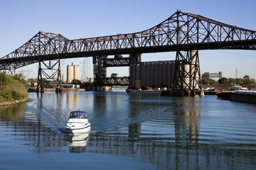 Boat under Chicago Skyway