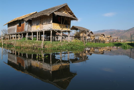 villagio di palafitte di Maing Thauk sul Lago Inle