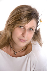 portrait jolie femme blonde