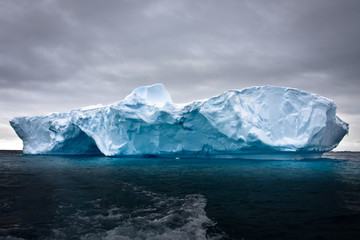Fototapeta na wymiar Antarctic iceberg