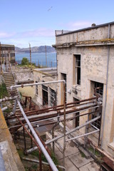 Gebäude auf der Gefängnisinsel Alcatraz