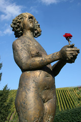 Statue in den Weinbergen