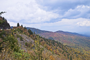Fototapeta na wymiar Smoky Mountains w wczesną jesienią