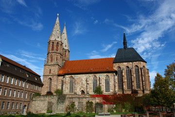 Fototapeta na wymiar Bazylika i muzeum historii lokalnej w Heiligenstadt Mariacki