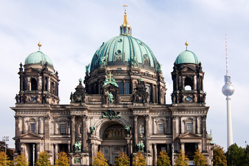 Berliner Dom mit Fernsehturm