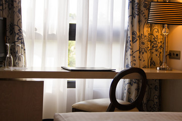 Escritorio junto a la ventana