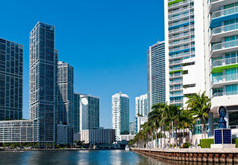 Obraz na płótnie Canvas Miami Condos Rzeka