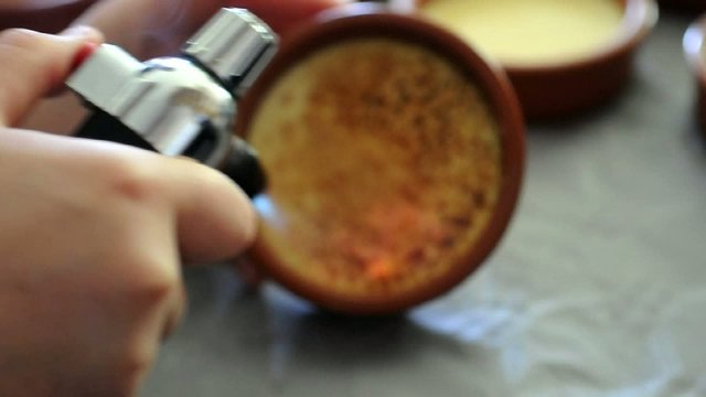 Pr&eacute;parer cr&egrave;mes brul&eacute;es