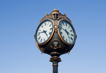 Fototapeta na wymiar Round outdoor clock,with clipping path